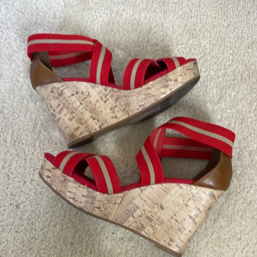 Super Cute Merona Red & Taupe Elastic Strap Wedge Sandals Size 7.5 - Picture 11 of 16